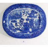 An Edwardian willow pattern meat plate, 32 x 25.5cm