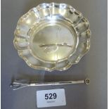 A silver frilled pin dish, Birmingham 1960, 84g and a silver swizel stick