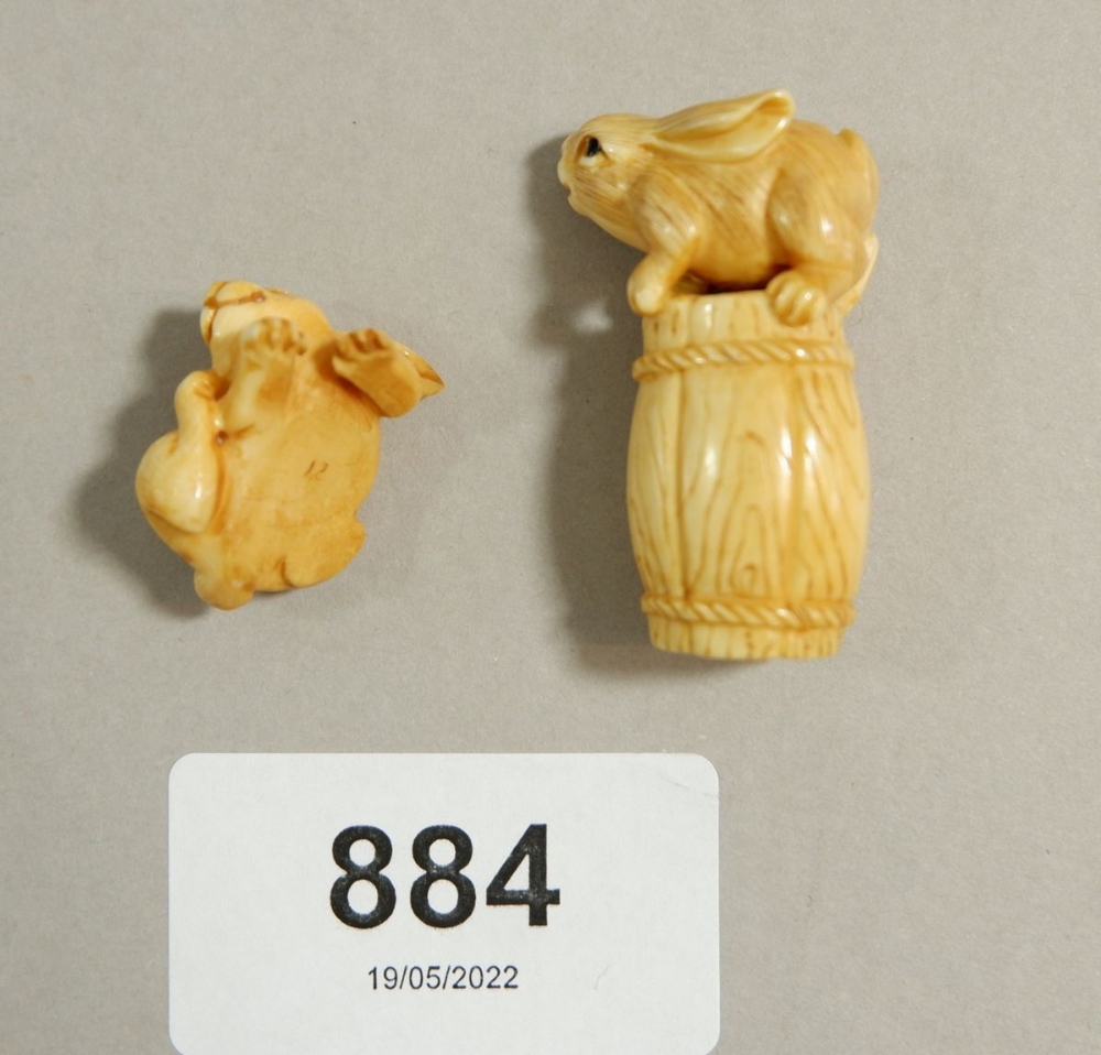 A Japanese Meiji period ivory netsuke of a rabbit on a barrel, 3.5cm tall, signed and a miniature - Image 3 of 3