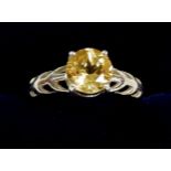 A 9 carat white gold citrine ring on pierced shoulders, size T