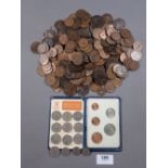 A quantity of copper/bronze halfpennies and pennies approx 1.5 kilos Victorian through Elizabeth