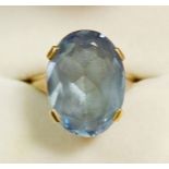 A gold ring set large oval cut aquamarine, unmarked, size M, 6.6g