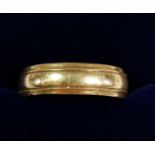 A 9ct gold wedding band, size R, 2.9g