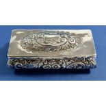 A silver snuff box with hinged lid and embossed decoration, Birmingham 1900, 9.5cm wide