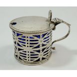 A silver mustard pot pierced with blue liner, London 1913, total weight 141.4g