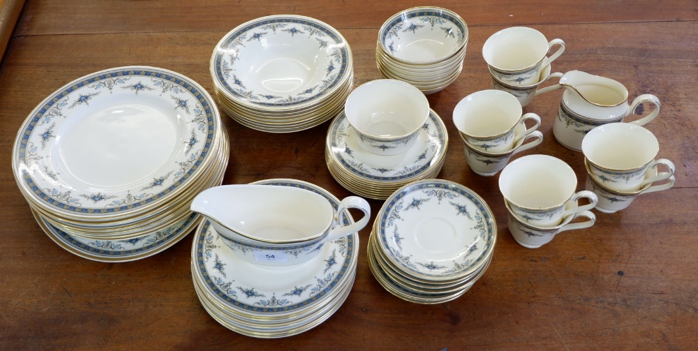 A Minton Grasmere dinner and coffee service comprising: eight dinner plates, eight side plates, - Bild 2 aus 2