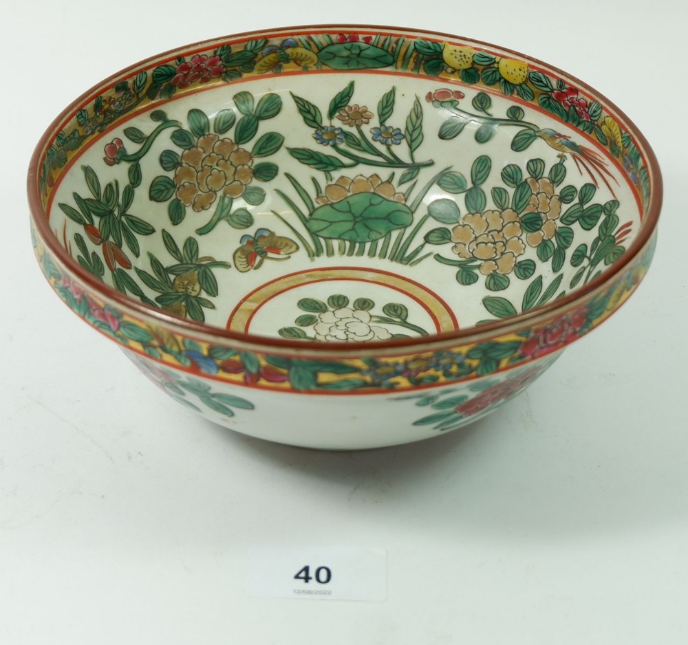 A Chinese bowl with floral decoration, 18cm diameter