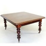 A Victorian mahogany wind out dining table on turned supports (no interleaf), 134 x 157 cm