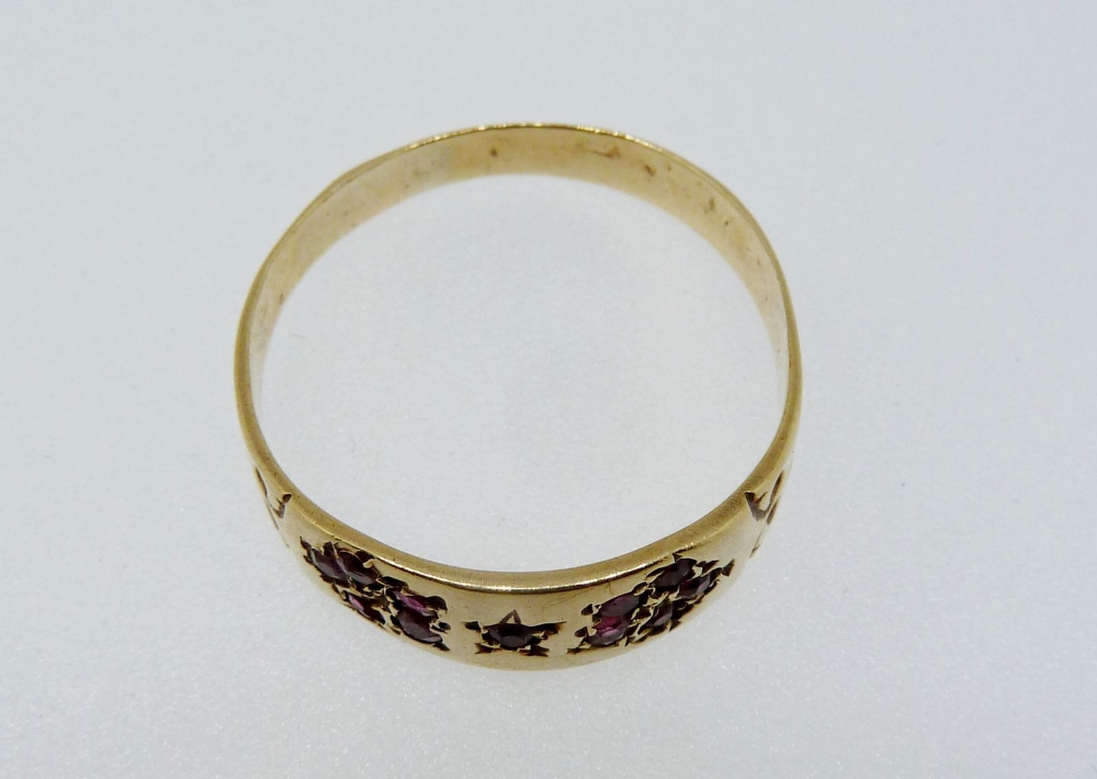 A Victorian gold ring set garnets in a floral design (unmarked), Size S-T - Image 2 of 3