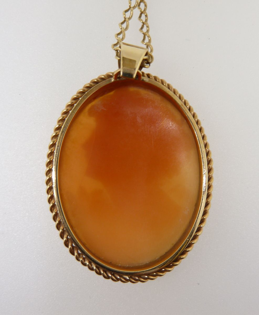 An oval yellow metal cameo pendant on 9 carat gold chain, (chain 4.9g) - Image 4 of 4