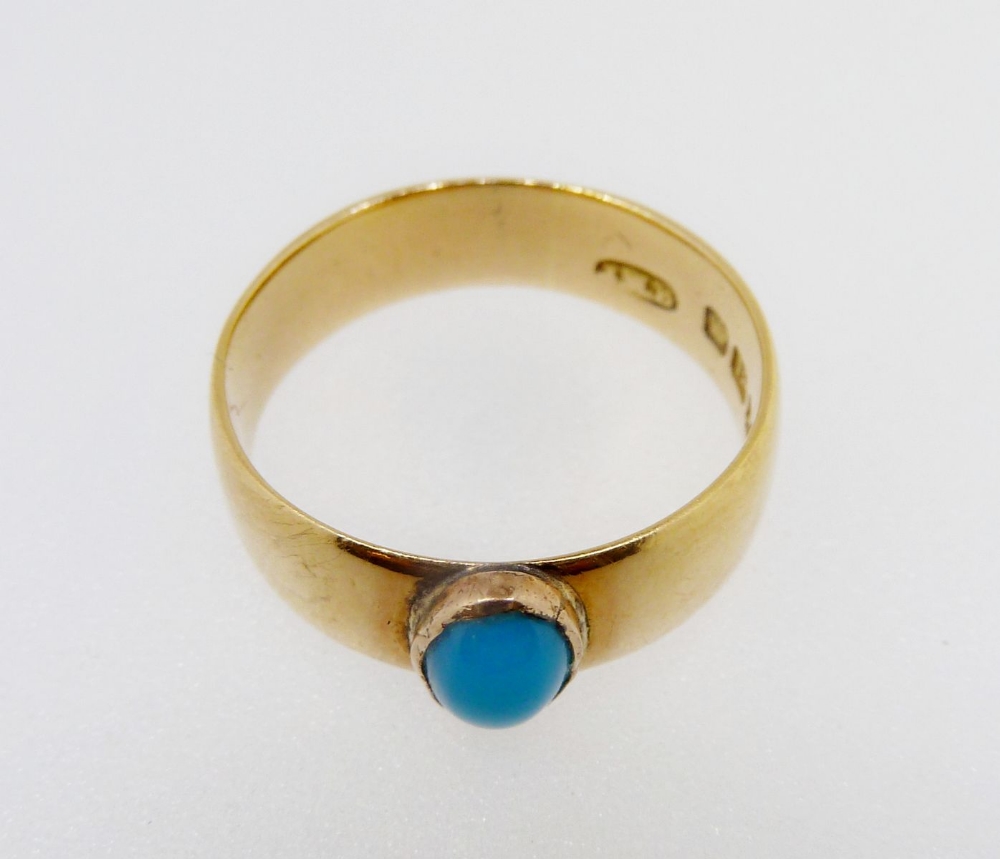 An 18 carat gold wide band ring set turquoise, 3.5g, size I - Image 2 of 4