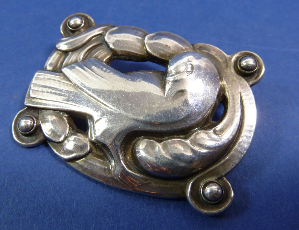 A George Jensen silver dove brooch of rectangular form, with early marks, 4.5 x 3.5 cm