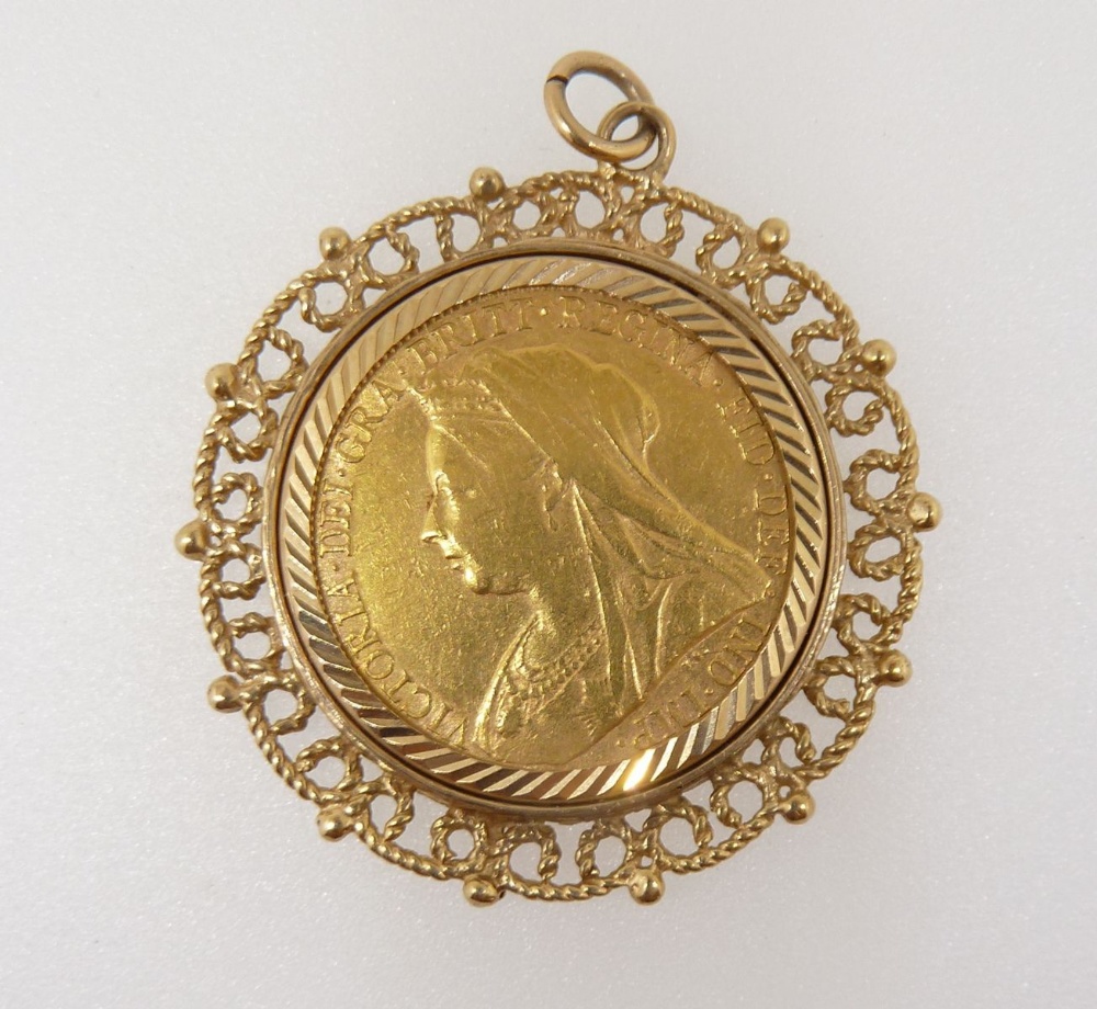 A gold sovereign 1893 in 9 carat gold mount