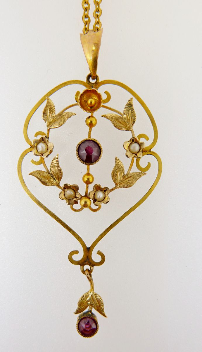 An Edwardian gold openwork pendent set seed pearls and garnets, 1.5gm on yellow metal chain, boxed - Image 2 of 3