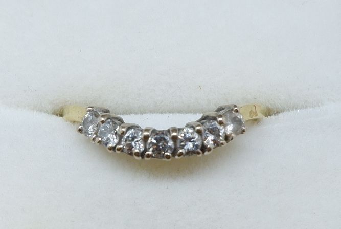 An 18 carat gold ring set curve of seven diamonds, size M - Image 2 of 4