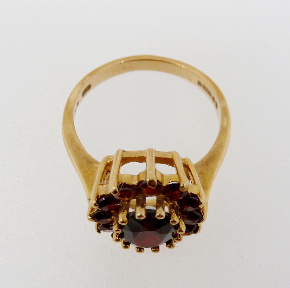 A 9 carat gold garnet cluster ring, size M-N, 3.7g - Image 2 of 4