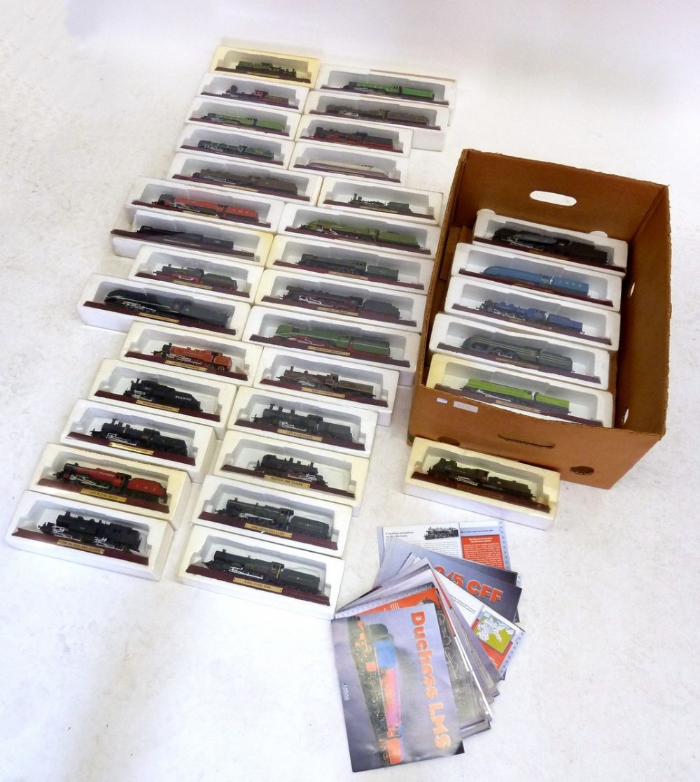 Two boxes of Atlas train models in original containers (34 in total) plus 22 leaflets - Bild 2 aus 2