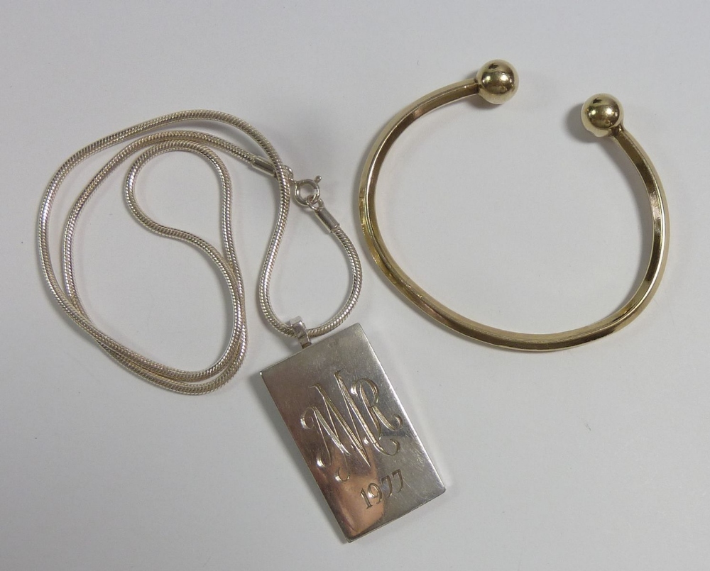 A silver ingot and chain and a silver bracelet, 6.5g