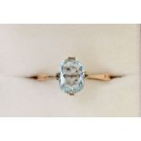 A 9 carat gold aquamarine ring, size N