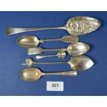A silver berry spoon and others, approx 160g