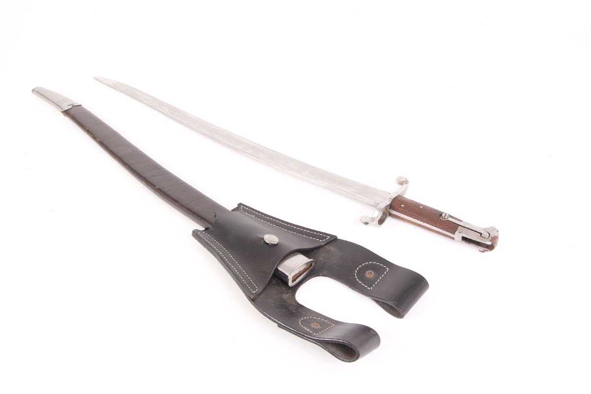 Indian Yataghan sword bayonet, 23 ins blade, in leather scabbard with frog - Image 7 of 7