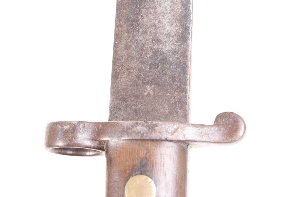 British Pattern 1888 Enfield bayonet, ordnance markings to ricasso and spine, no. 613 - Image 4 of 7