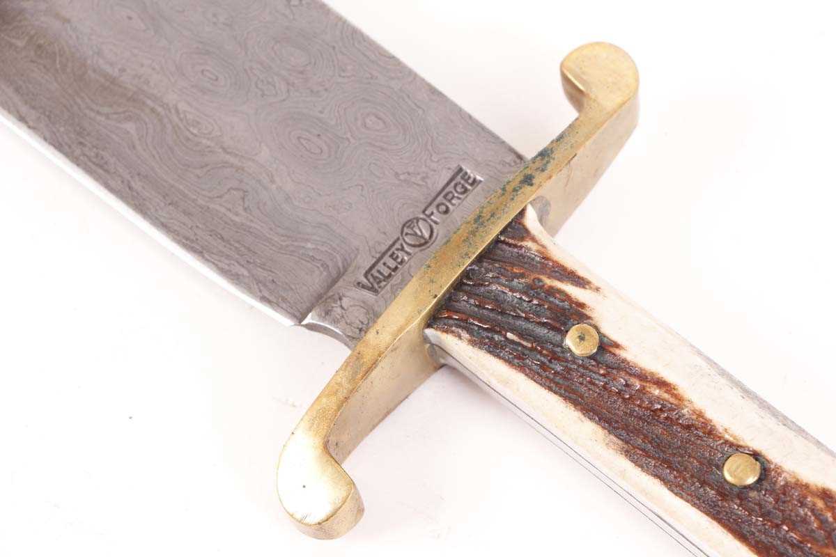 Valley Forge Damascus steel bowie knife, 11 ins blade, brass guard, horn grips, brass pommel, in - Image 3 of 5