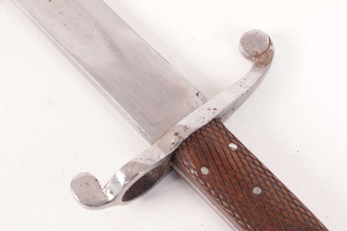 Indian Yataghan sword bayonet, 23 ins blade, in leather scabbard with frog - Image 3 of 7