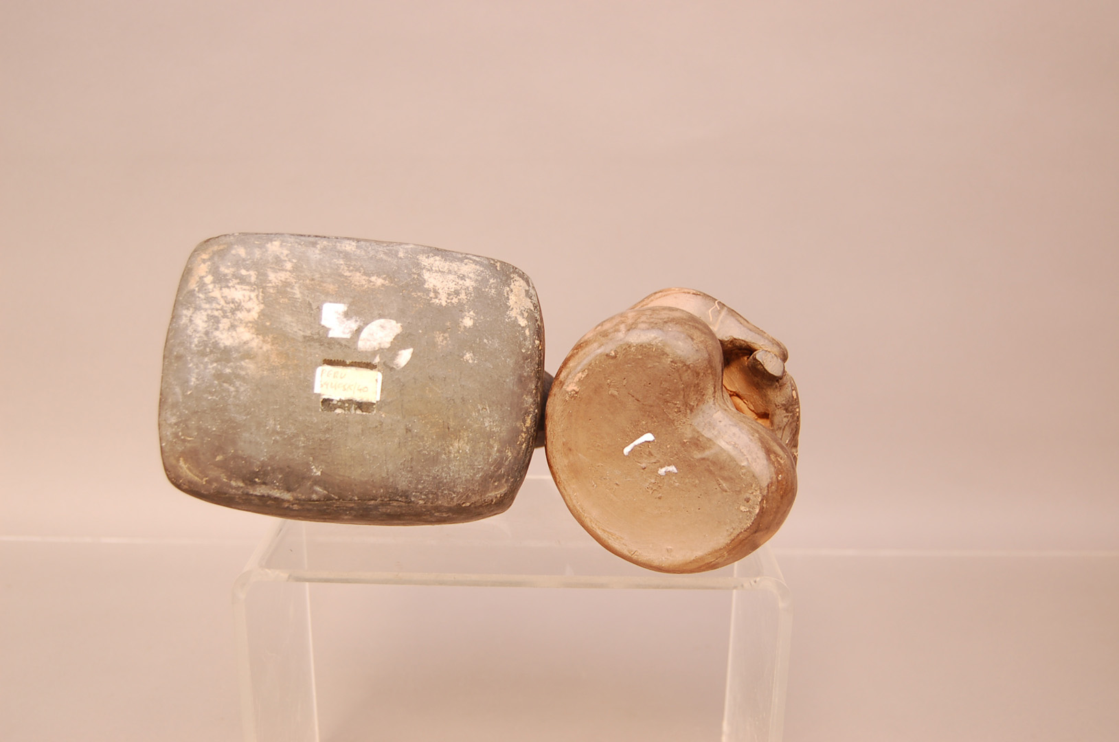 Two pre-Columbian pottery vessels, one in a material similar to basalt modelled with a man sat at - Image 3 of 3