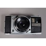 A Lomo Voskhod 35mm Camera, shutter working, light cell meter unresponsive, body G, some paint