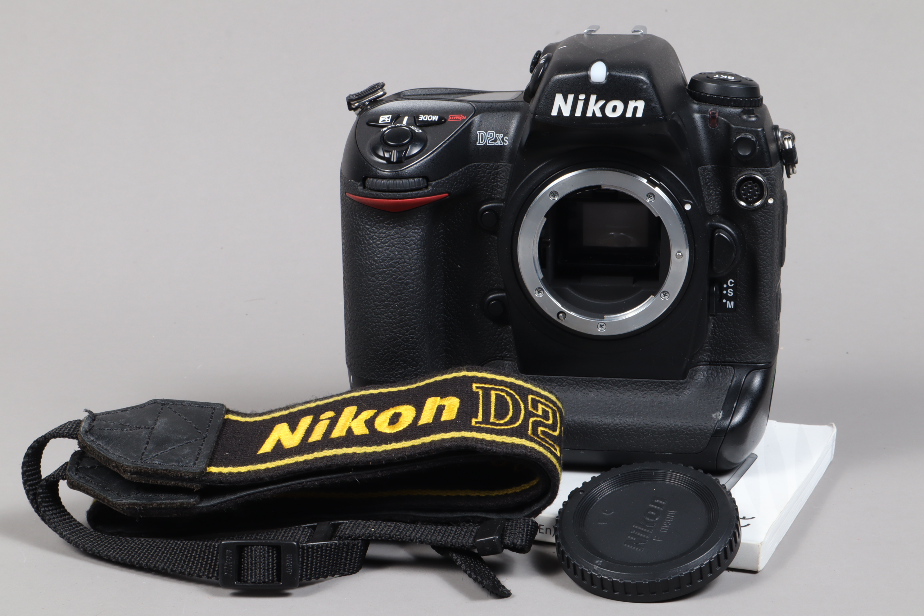 A Nikon D2Xs DSLR Camera Body, serial no 6003291, body G, some wear to edges, with body cap, display