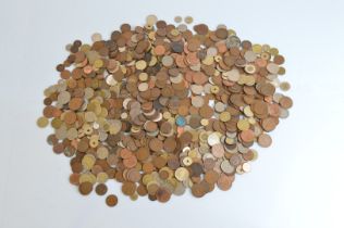 A large quantity of loose coinage, British and rest of the World dating from 18th Century to present