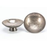 A pair of George V silver small dishes by Goldsmiths & Silversmiths, 8cm diameter, 4.9 ozt (2)