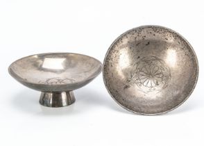 A pair of George V silver small dishes by Goldsmiths & Silversmiths, 8cm diameter, 4.9 ozt (2)