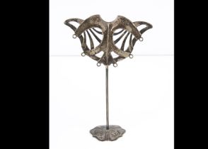 An Art Nouveau style white metal jewellery stand, 14.5cm, marked 925