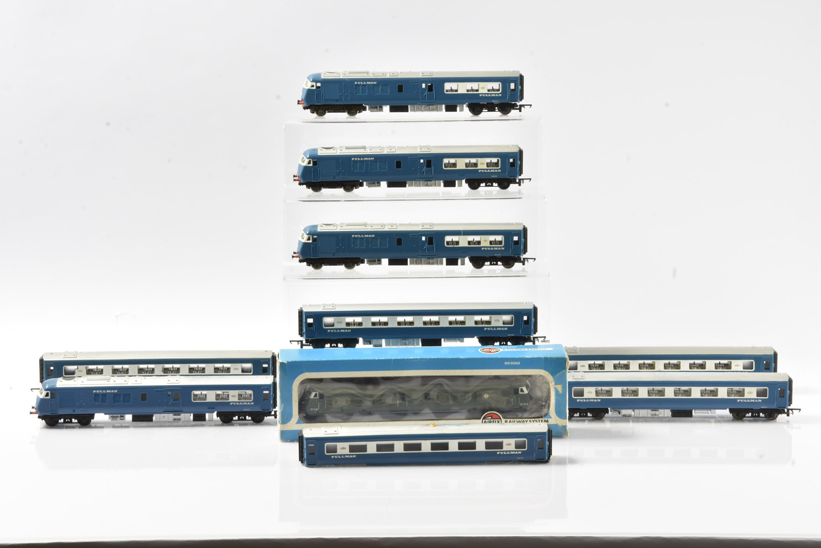 Triang OO Gauge Blue Pullman and Scratchbuilt Diesel Locomotive, an unboxed group including Tri-