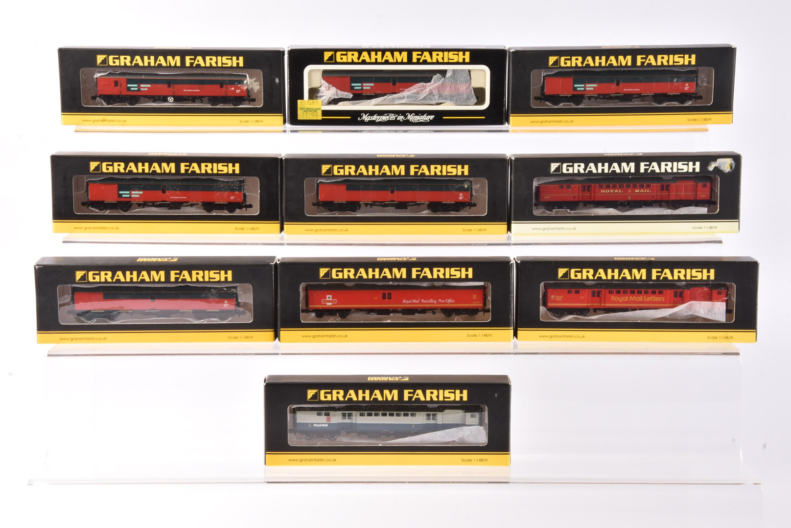 Graham Farish by Bachmann N Gauge Royal Mail and Rail Express Systems Coaches, a boxed group