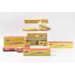 Hornby-Dublo OO Gauge 2-Rail plastic Suburban Stations and Island Platforms, 5085 Suburban Station