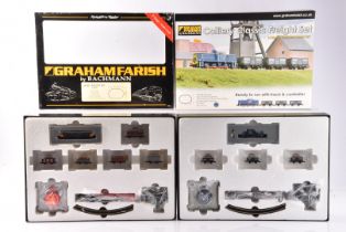 Graham Farish by Bachmann N Gauge Freight Sets, two boxed examples, 370-200 including Class 25