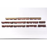 OO Gauge Bachmann and Other makers Maroon and BR Western Region Coaching Stock, an unboxed group