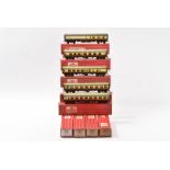 Hornby-Dublo OO Gauge 2-Super Detail BR WR Chocolate and cream Coaches including late issue