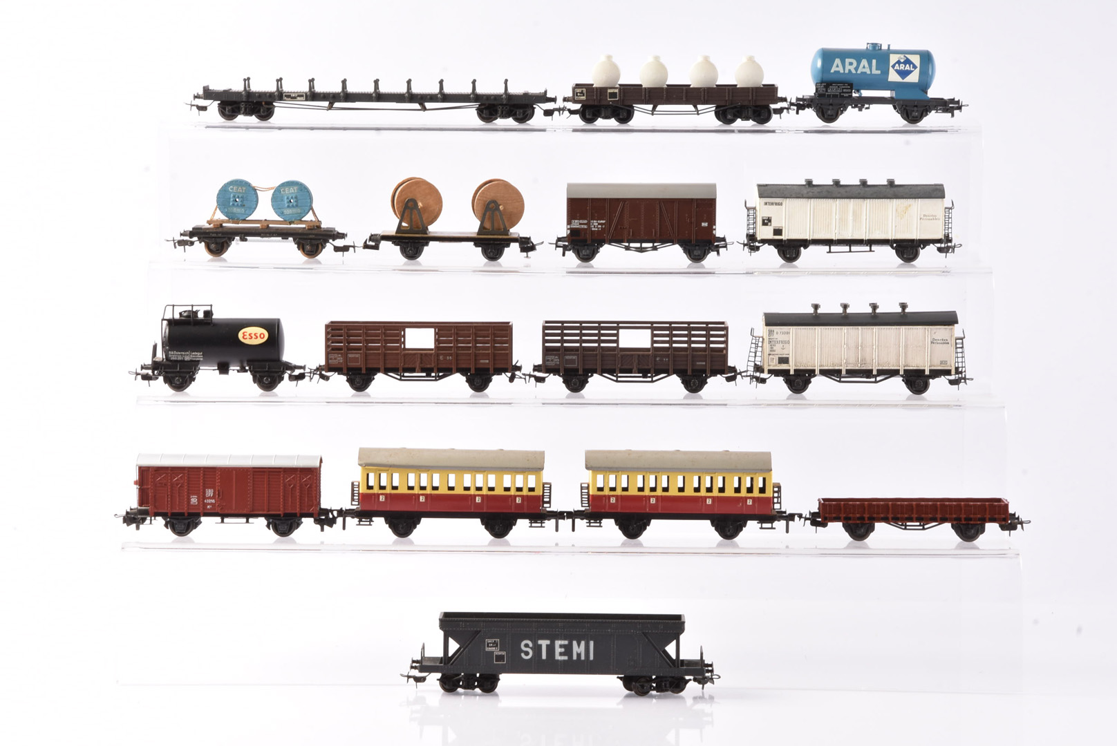 Continental HO Gauge Goods Wagons, a boxed/cased collection including tank wagons, sliding door