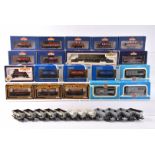 Bachmann Dapol Mainline and Lima OO Gauge Goods Rolling Stock, Bachmann, 33-301 Toad Brake Vans (2),