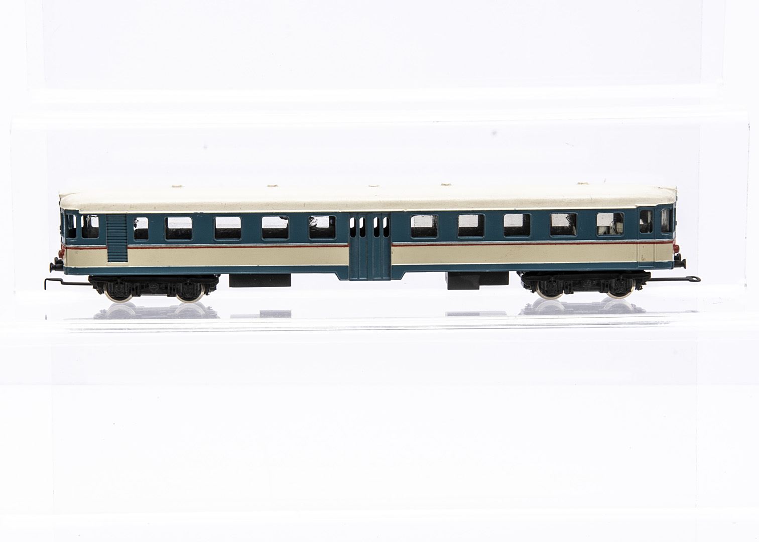 A Rivarossi unpowered Italian State Railways (FS) Diesel Railcar Proving Model, the moulded