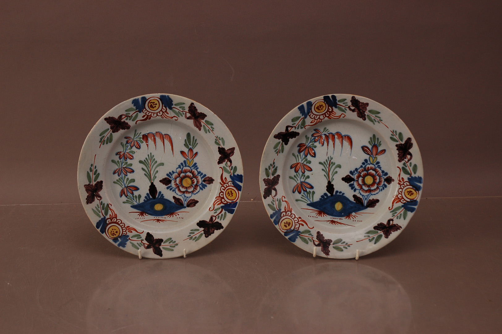 A pair of early 19th Bristol Delft fazakerley plates, with hand painted floral decoration 22.5cm