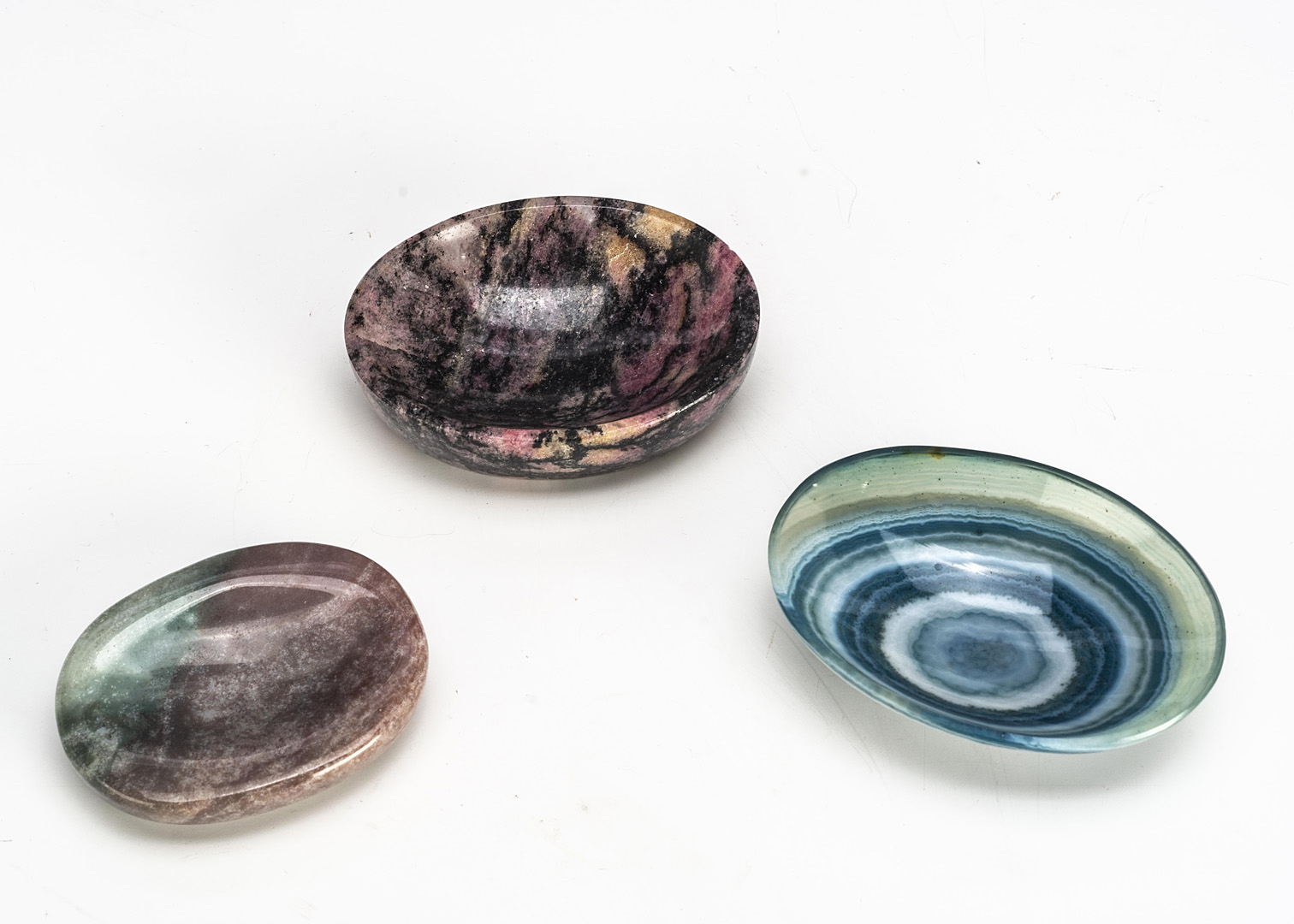 Three small carved far eastern vessels, comprising a Rhodonite example 6.5cm wide, together with a - Image 3 of 3