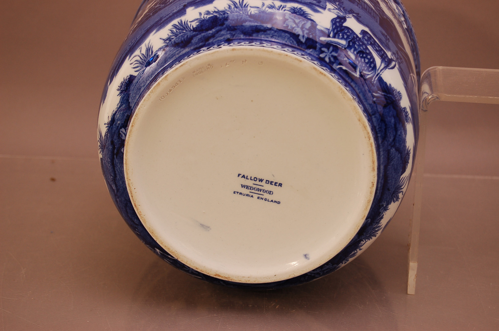 A large early 20th century blue and white Wedgwood cache pot, fallow dear pattern, marked to the - Image 2 of 3