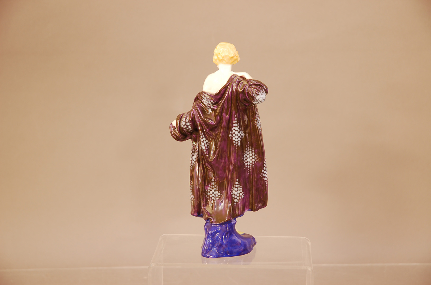 A Royal Doulton porcelain figure of a lady, The Bather', no. HN 687, marked to the base, 20cm high - Image 3 of 3