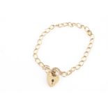 A 9ct gold curb linked padlocked clasped bracelet, 6.5g
