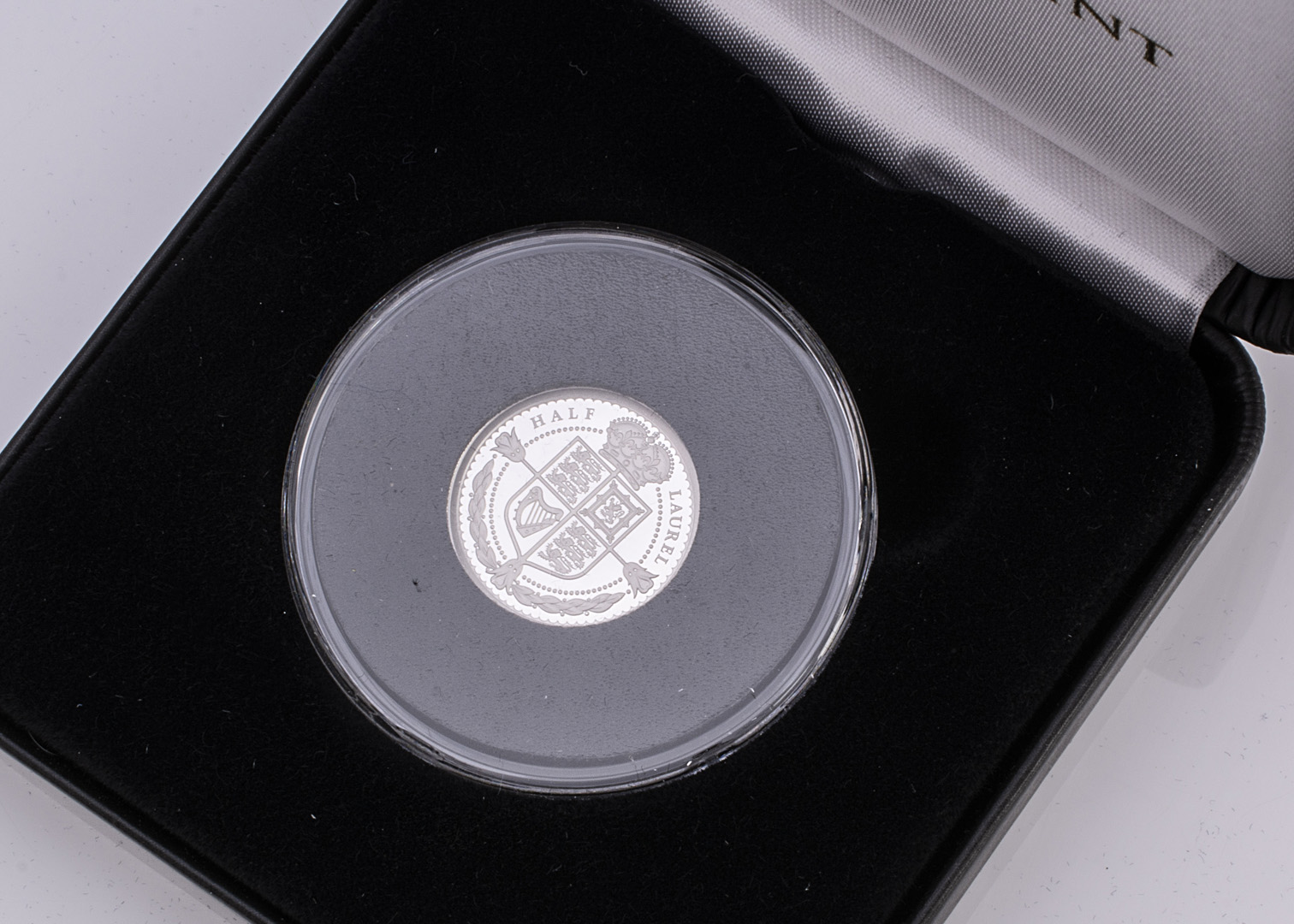 A modern Jubilee Mint Tristan Da Cunha platinum half Laural proof coin, 4g, EF-Unc, in box and